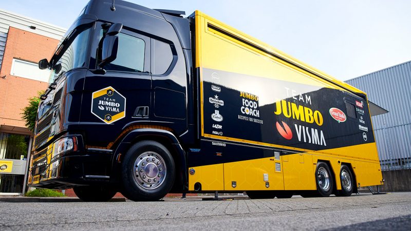 Team Jumbo Visma_Scania 3 web pers 2020 foto bram-berkien