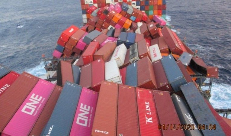 ONE-Apus-3-Dec-2020, containers overboord