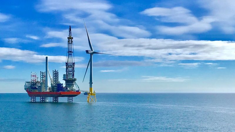 Pacific Orca installing WTG on the EOWDC project 2018, installatieschip, wind offshore