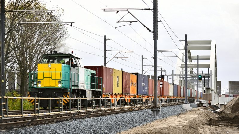 THT trein bij daglicht (2) (Danny Cornelissen), theemswegtrace, havenspoorlijn, goederentrein
