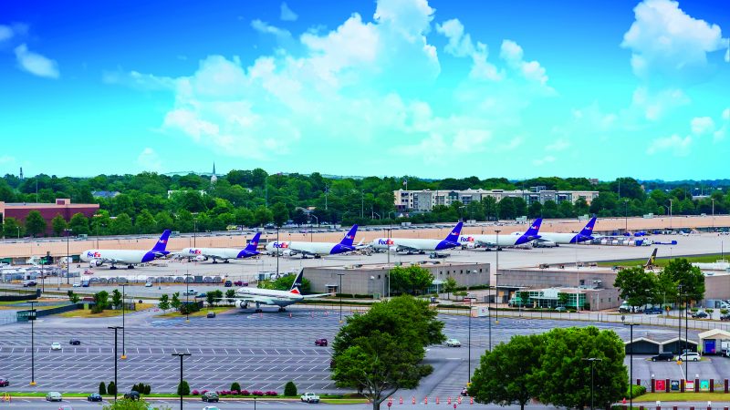 Atlanta,,Georgia,-,May,9,,2016:,Fedex,Corporation,Is,An, Memphis Airport, thuisbasis van FedEx, is weer de grootste vrachtluchthaven van de wereld