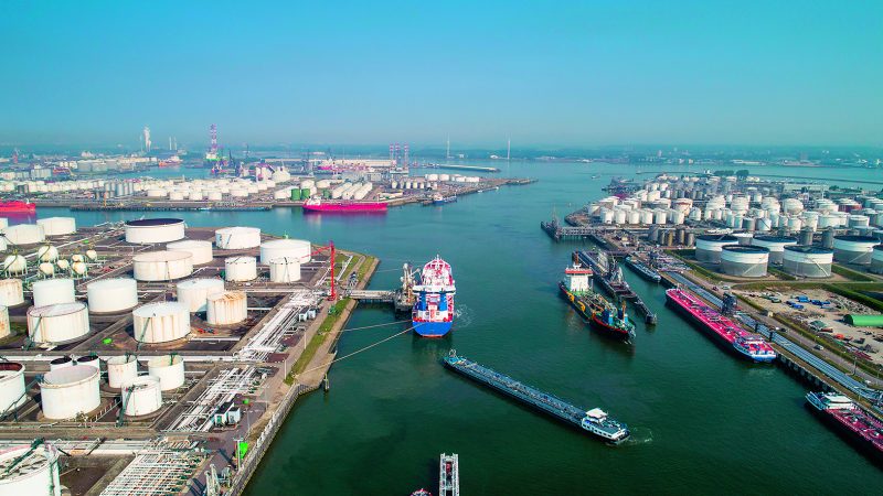 Port,Of,Rotterdam.,Botlek.,Oil,Refinery,Plant,From,Industry,Zone, olie, raffinaderij