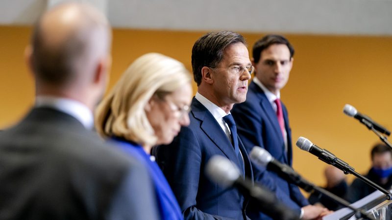 DEN HAAG - Gert-Jan Segers (CU), Sigrid Kaag, (D66), Mark Rutte (VVD) en Wopke Hoekstra (CDA) tijdens de persconferentie over het coalitieakkoord van de vier regeringspartijen VVD, D66, CDA en ChristenUnie. ANP BART MAAT