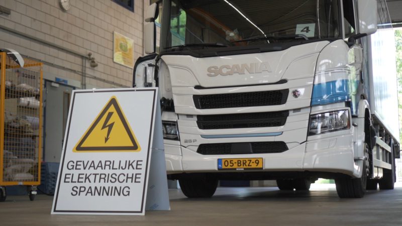 Scania e-truck in werkplaats