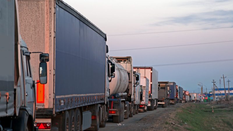 Vrachtwagens bij Russische grens