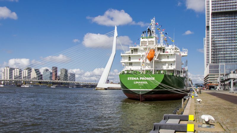 De doop van de Stena Promise, methanolschip in Rotterdam