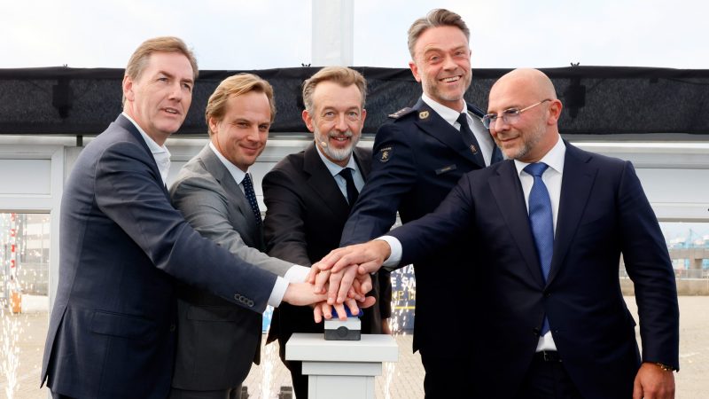 Leo Ruijs, Patrick Vroegop, Boudewijn Siemons, Dennis Grootaers en André Kramer bij de opening van de CER