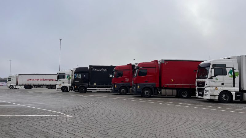 Vrachtwagen op truckparking Venlo