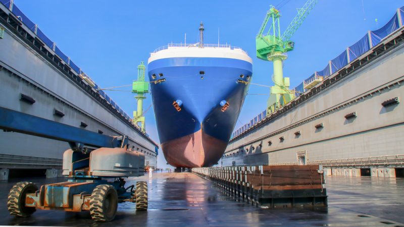 containerschip in aanbouw
