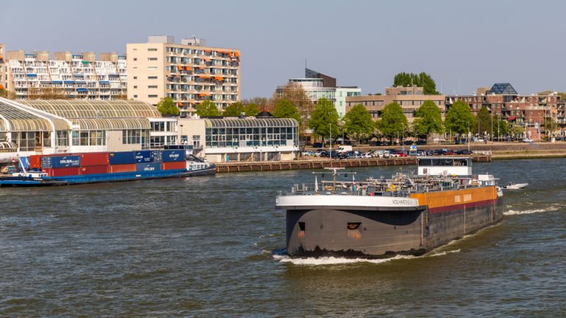 Binnenvaartschepen in Rotterdam